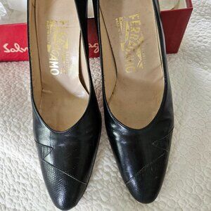 Vintage Ferragamo pumps